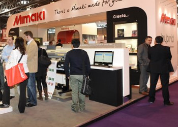 A busy Hybrid stand at Sign and Digital UK